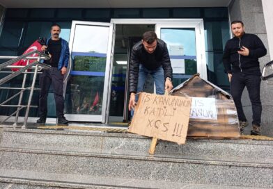 TPI işçilerinden tabutlu eylem: ‘Anayasayı burada tabuta koyduk’