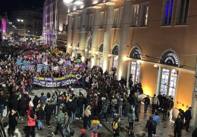 KADINLAR ŞİDDETE KARŞI VE TALEPLERİ İÇİN MEYDANLARDAYDI