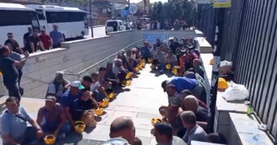 Bakanlık önünde eylem yapan madenciler gözaltına alındı