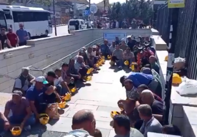 Bakanlık önünde eylem yapan madenciler gözaltına alındı