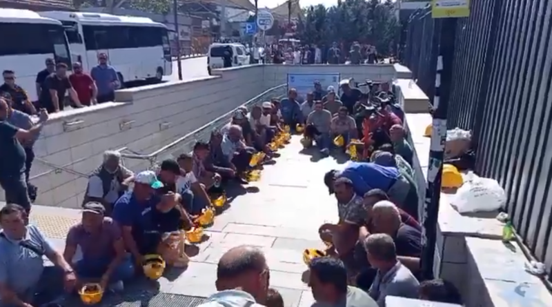 Bakanlık önünde eylem yapan madenciler gözaltına alındı