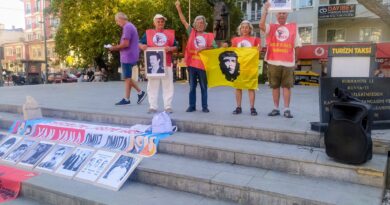 Burhaniye’de 12 Eylül cuntası protesto edildi